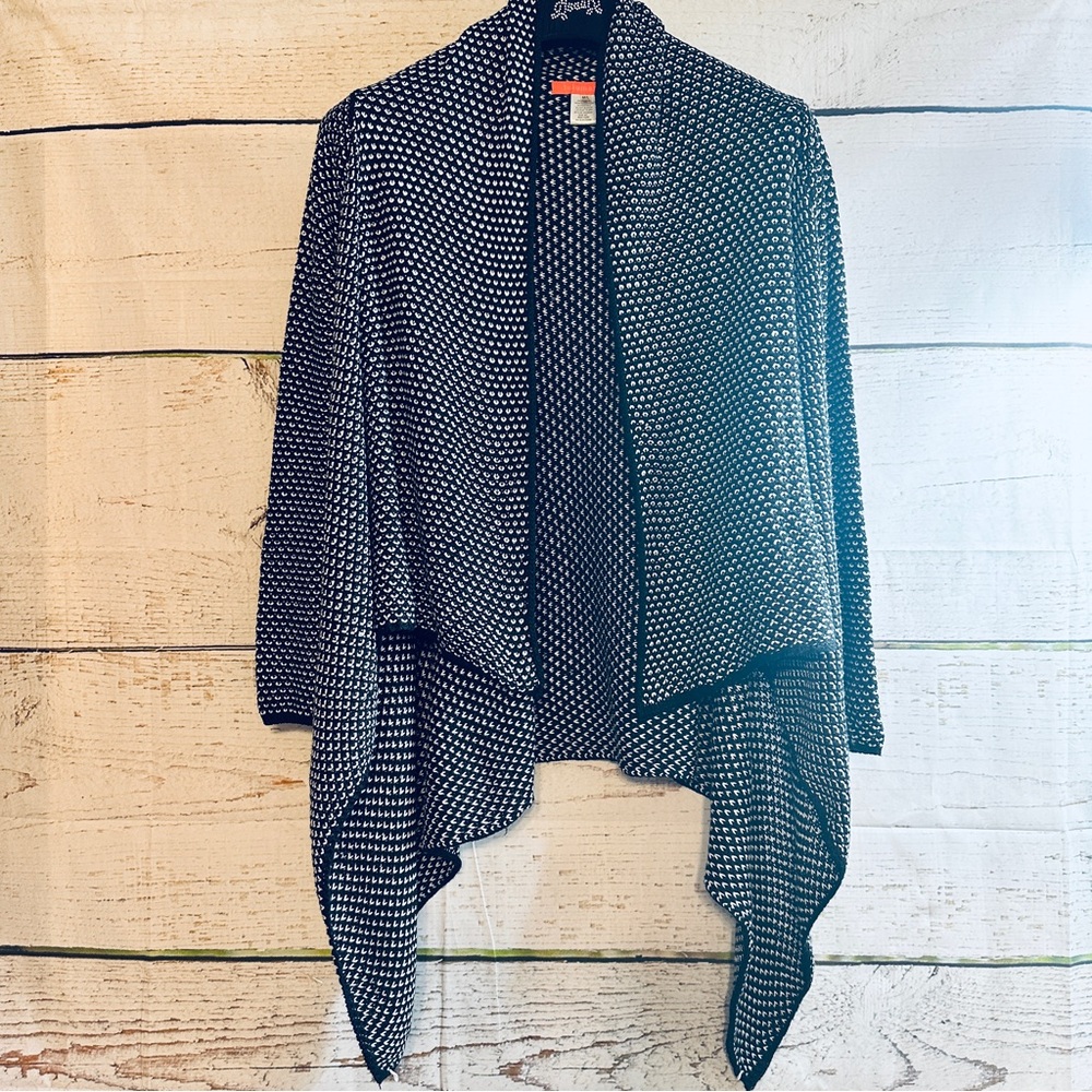 LULUMARI Black and White Textured Shark bite Open Cardigan with Sleeves Large